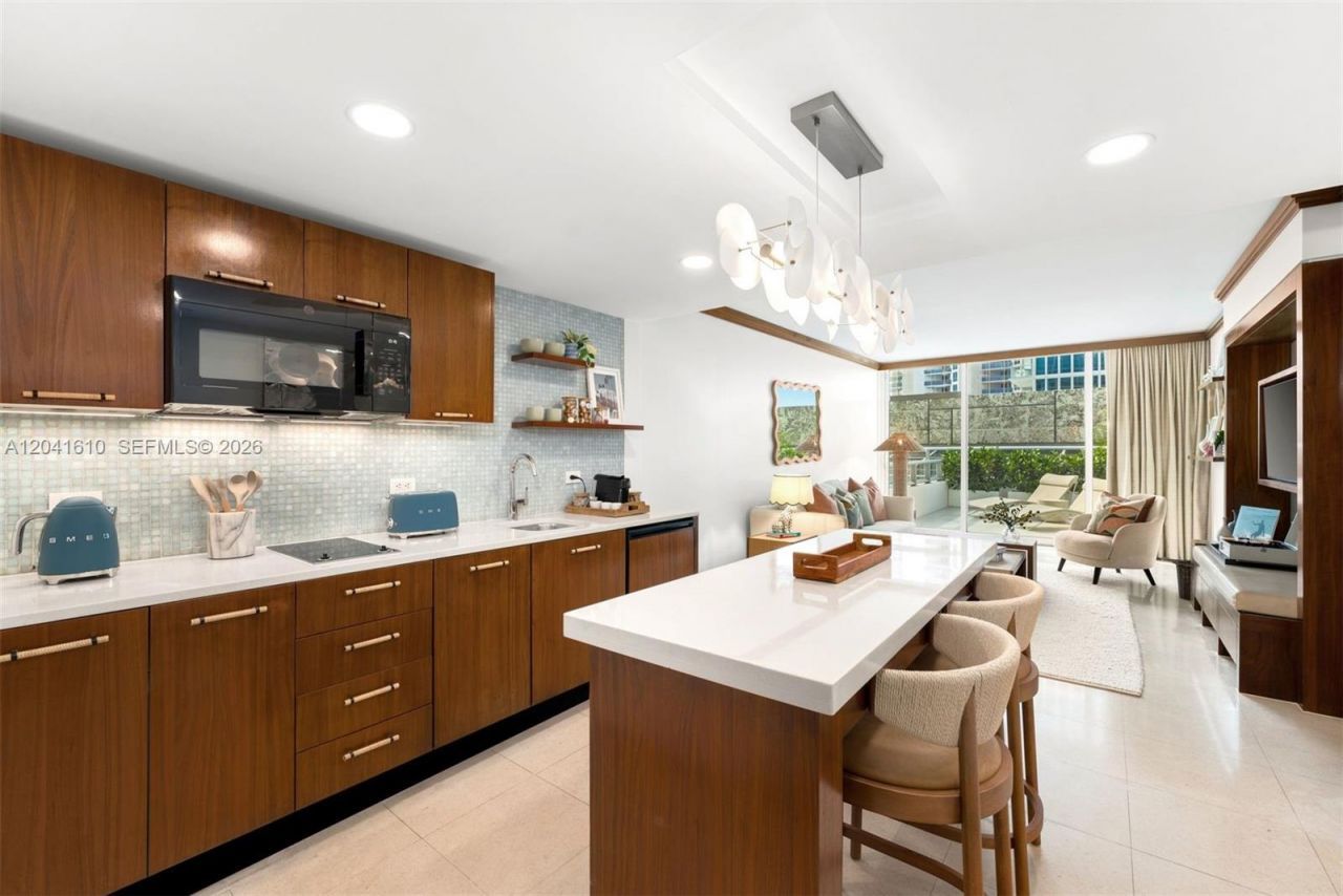 6801 Collins Ave, Unit DOOR 606, Miami Beach, FL 33141 Photo