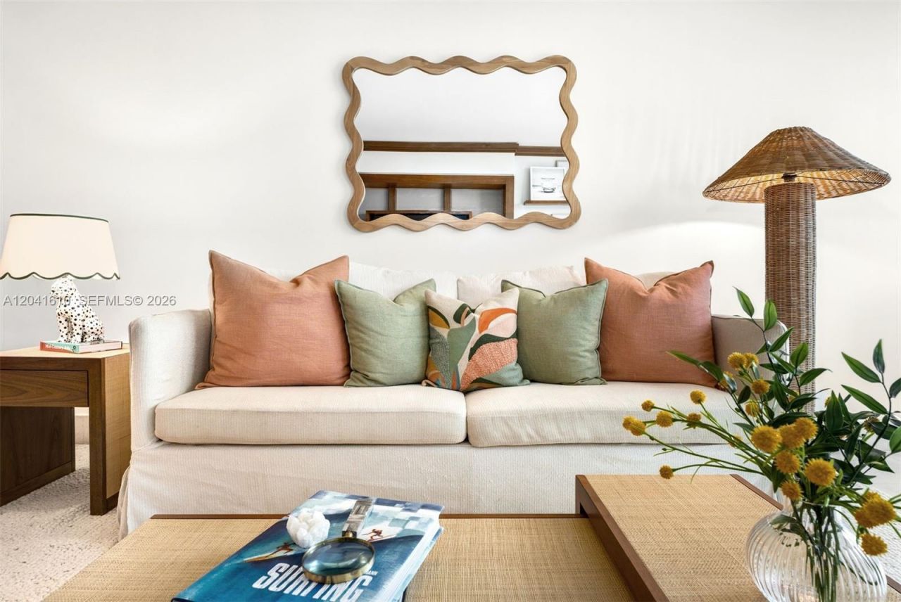 6801 Collins Ave, Unit DOOR 606, Miami Beach, FL 33141 Photo