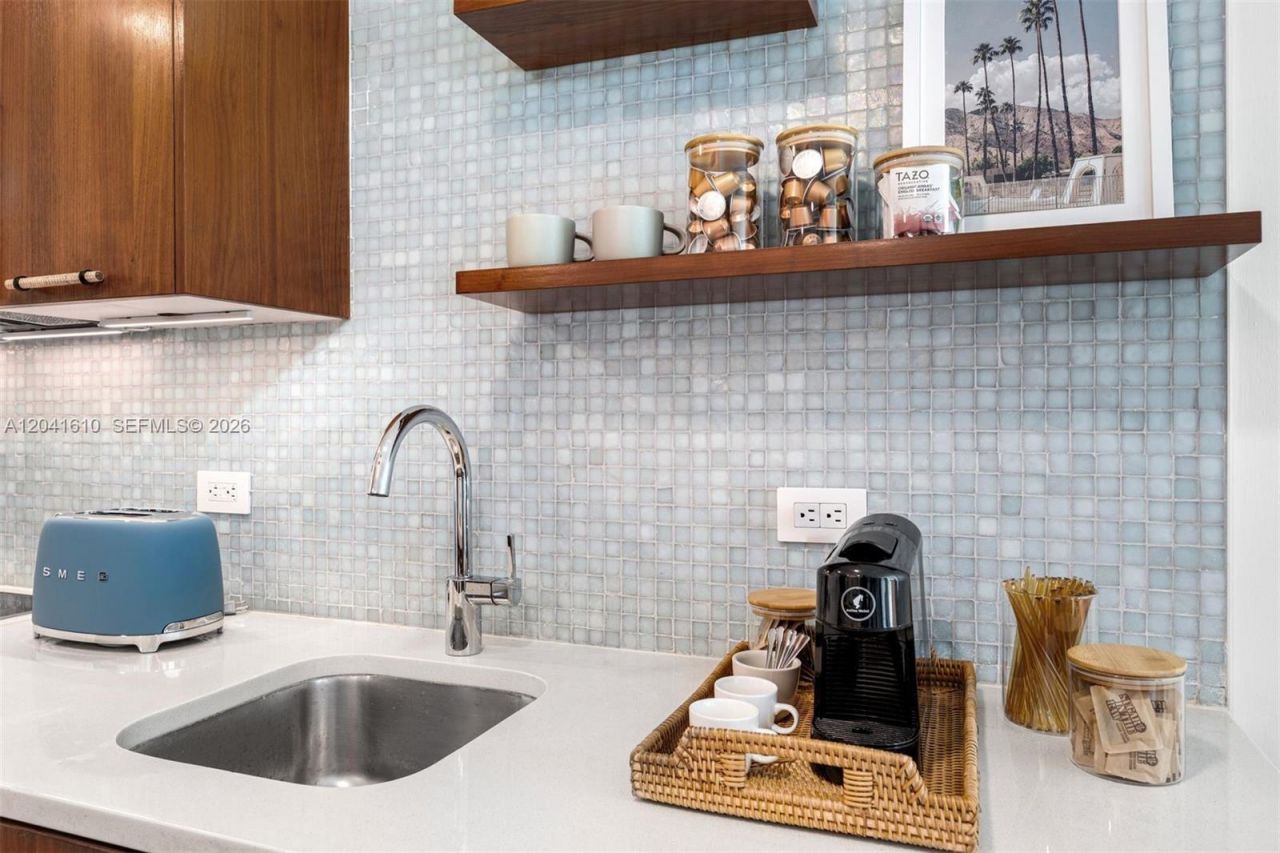 6801 Collins Ave, Unit DOOR 606, Miami Beach, FL 33141 Photo