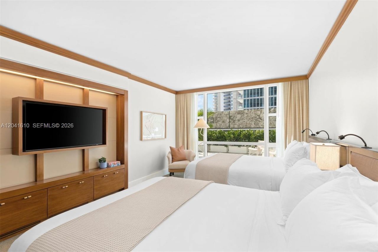6801 Collins Ave, Unit DOOR 606, Miami Beach, FL 33141 Photo