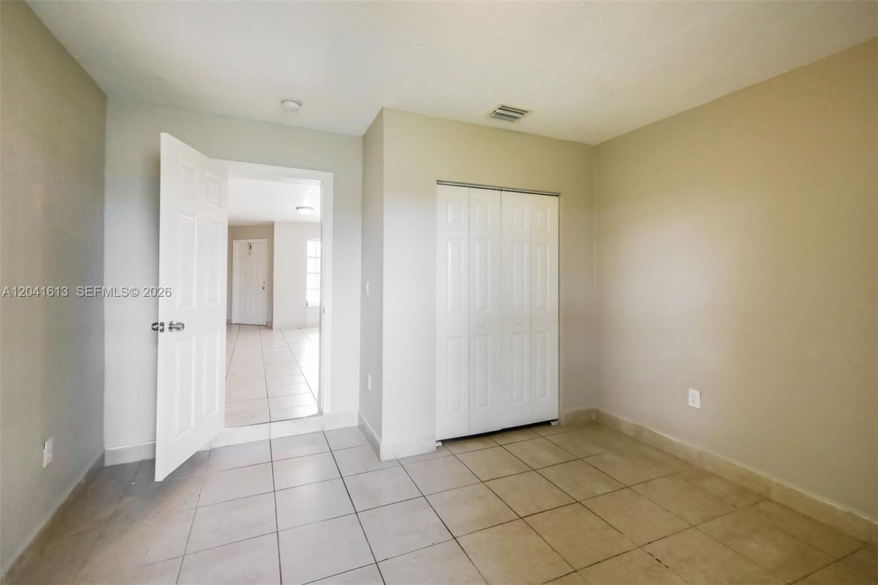 3333 NW 32nd Ct, Lauderdale Lakes, FL 33309 Photo