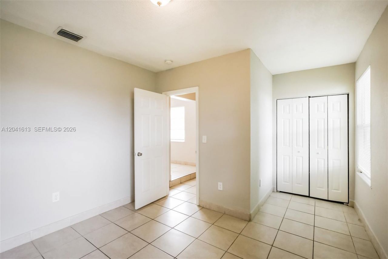 3333 NW 32nd Ct, Lauderdale Lakes, FL 33309 Photo