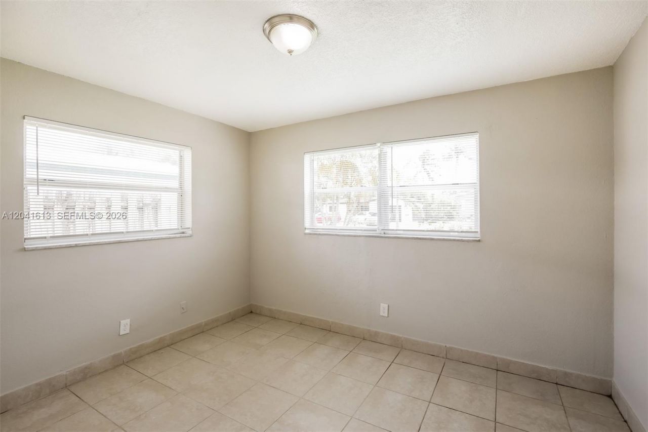 3333 NW 32nd Ct, Lauderdale Lakes, FL 33309 Photo