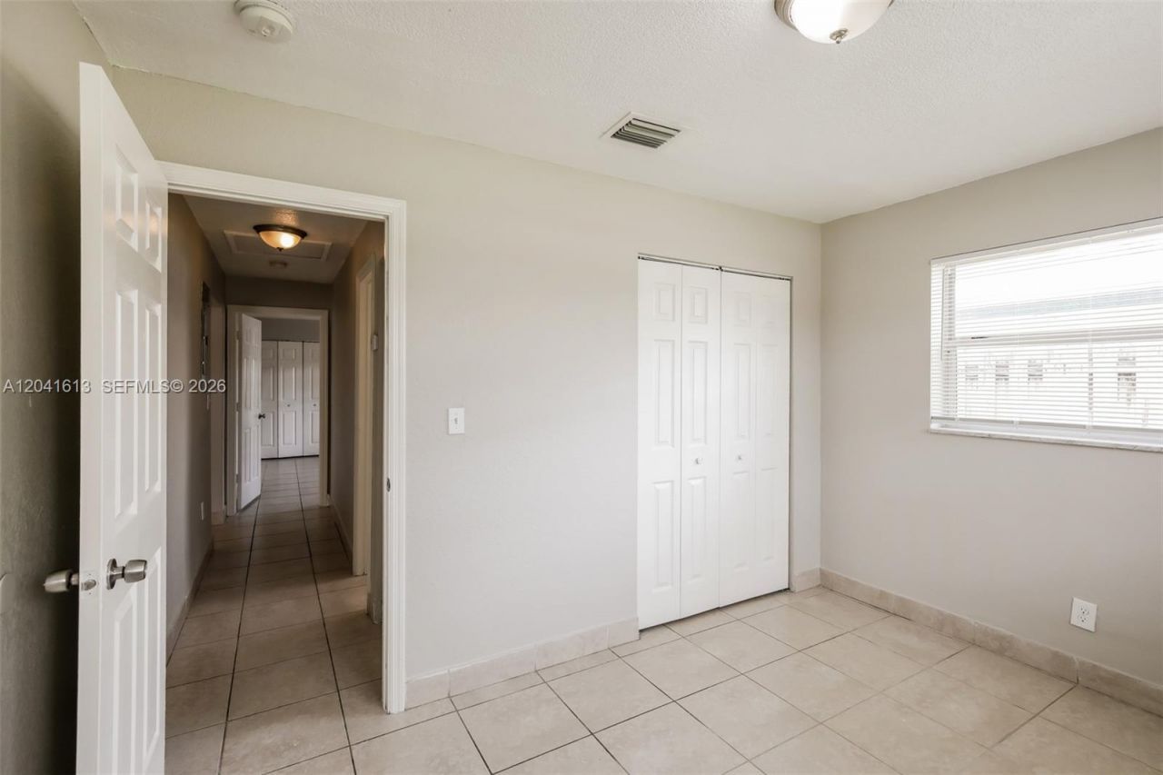 3333 NW 32nd Ct, Lauderdale Lakes, FL 33309 Photo