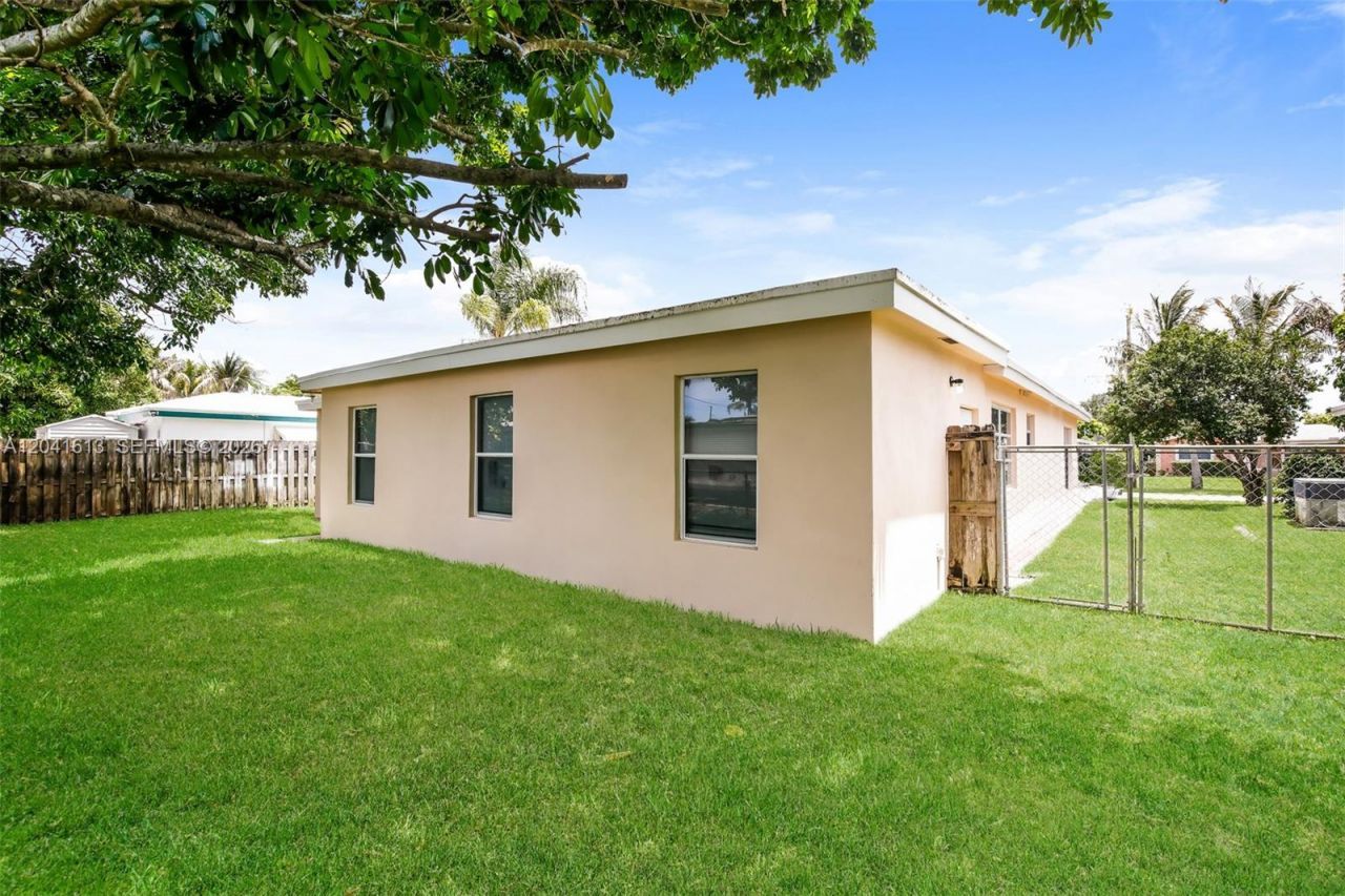 3333 NW 32nd Ct, Lauderdale Lakes, FL 33309 Photo