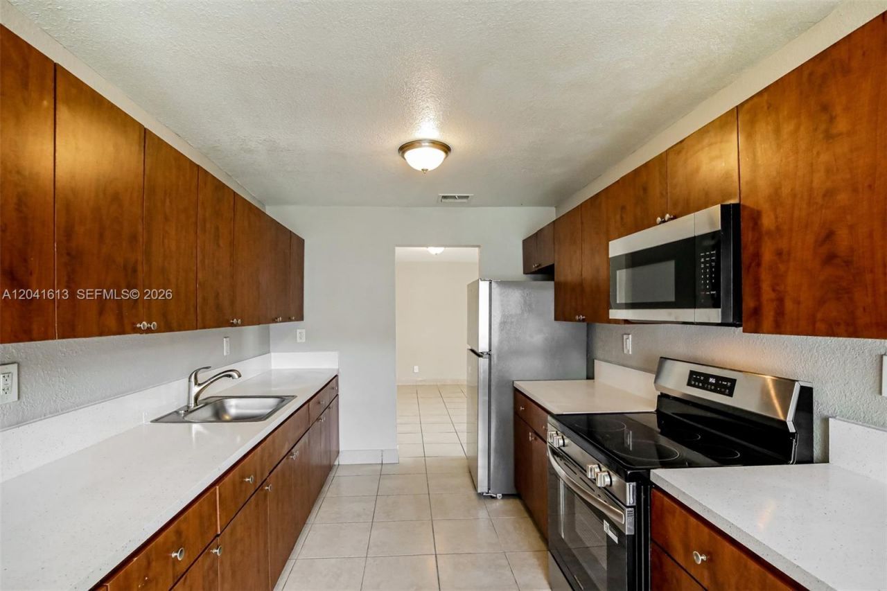 3333 NW 32nd Ct, Lauderdale Lakes, FL 33309 Photo
