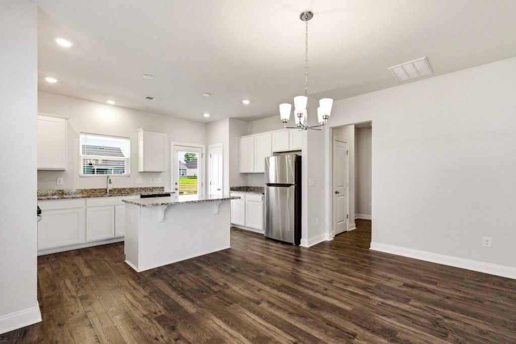 2416 Campton Loop  Photo 7