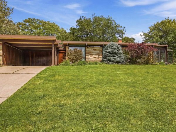 1160 Arrowhead Drive, Dubuque, IA 52003