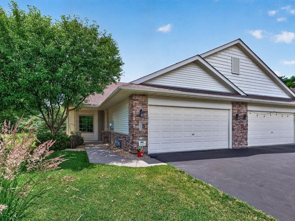 313 Summer Place E, Maplewood, MN 55117