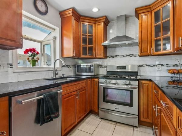 33 Adams St, Woodbridge, NJ 08830