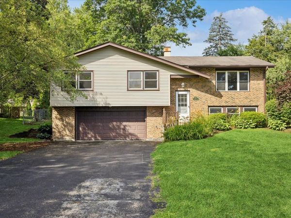4913 Redbird Lane , Crystal Lake, IL 60012