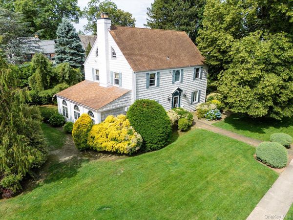 68 Oxford Road , Rockville Centre, NY 11570