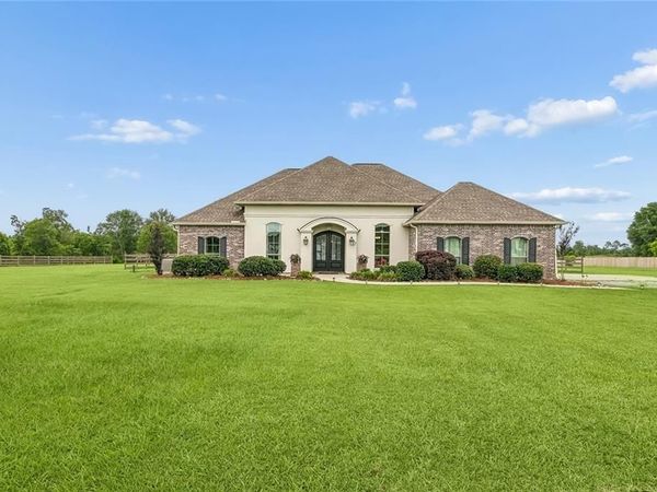 138 HIGHLAND CREST Drive , Covington, LA 70435