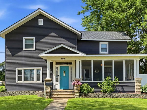 400 E Fayette Street, Manchester, IA 52057