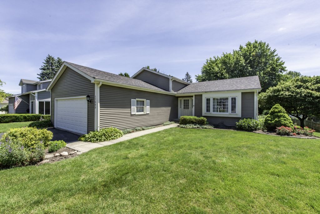 17505 W Woodland Drive, Grayslake, IL 60030 Main Photo