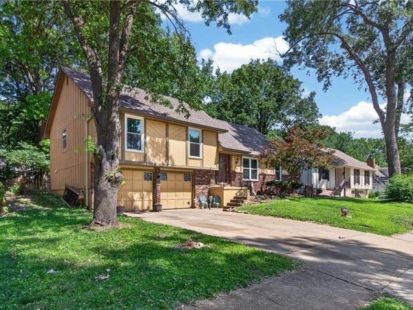 509 NE Country Lane, Lee's Summit, MO 64086