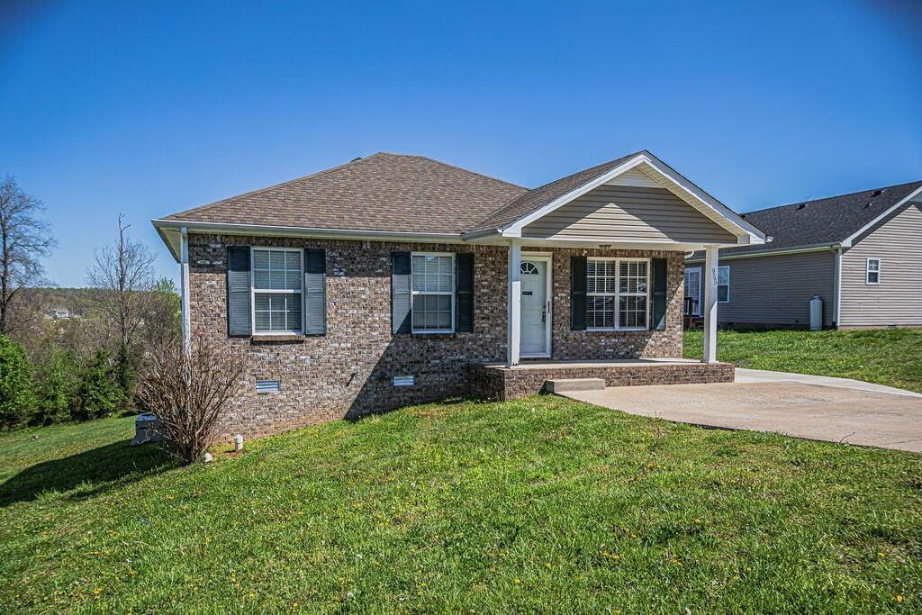 955 Russet Dr, Clarksville, TN 37040 Main Photo