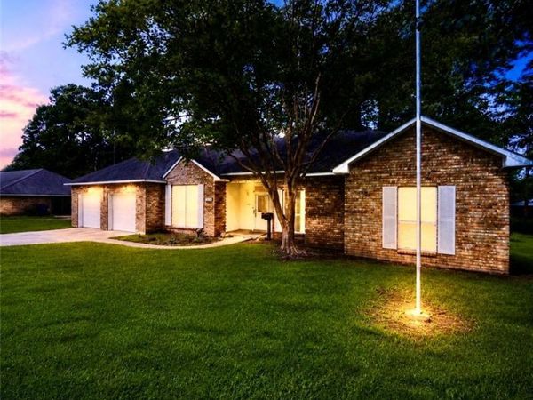 1606 WEST MEDALIST Road, Pineville, LA 71360
