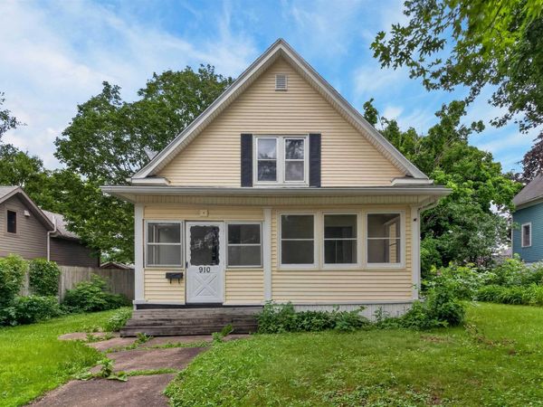 910 Walnut Street, Cedar Falls, IA 50613