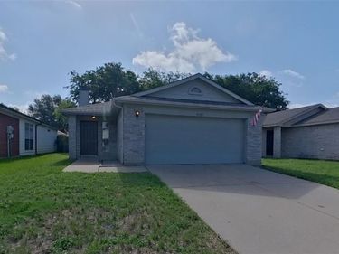 10525 Flamewood Drive, Fort Worth, TX 76140