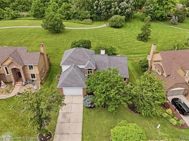 30785 Mystic Forest Drive, Farmington Hills, MI 48331