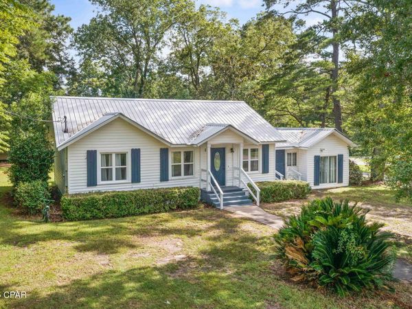 111 E Wisconsin Avenue , Bonifay, FL 32425