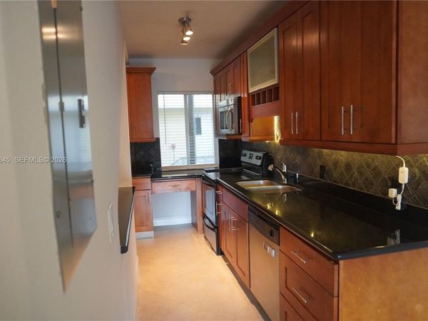 2880 Pine Tree Dr , Unit 2, Miami Beach, FL 33140