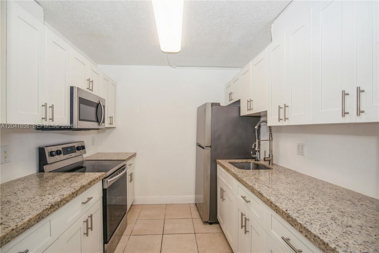 8200 SW 210th St , Unit 111, Cutler Bay, FL 33189 Photo