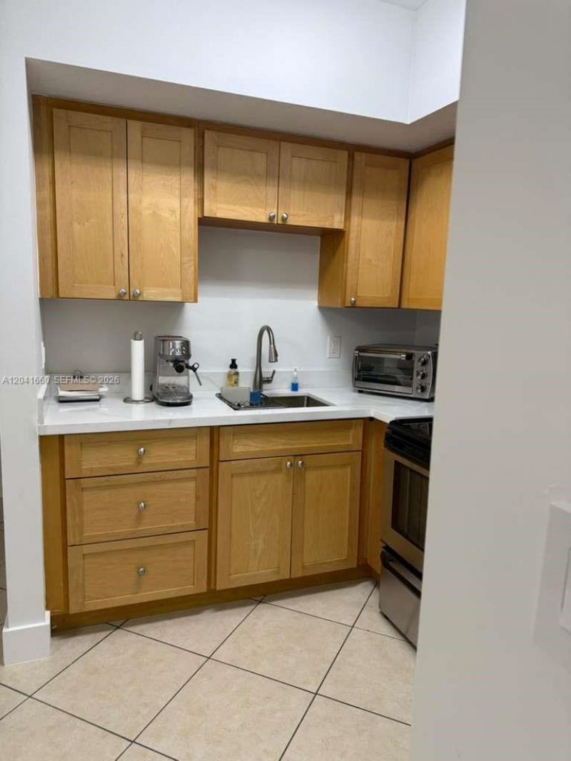 2630 SW 28th St, Unit 34, Miami, FL 33133 Photo