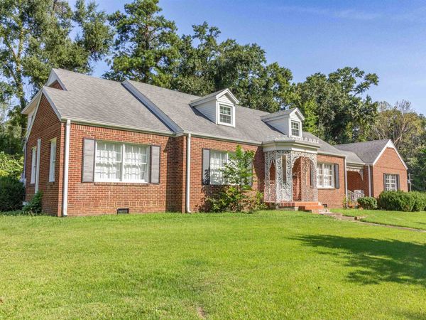 228 N THIRD ST, Selmer, TN 38375