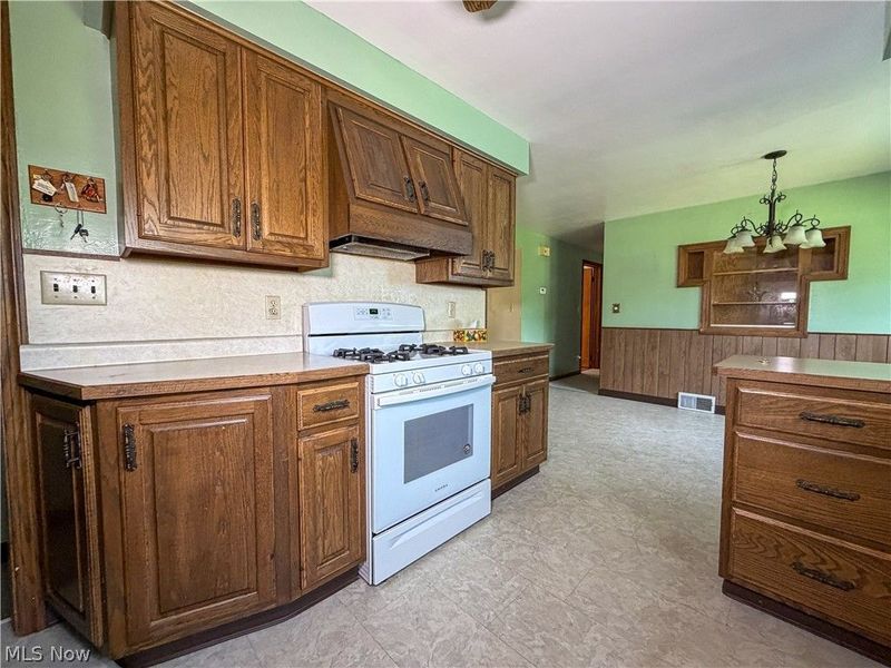 53 Memorial Circle, Campbell, OH 44405 Photo 10