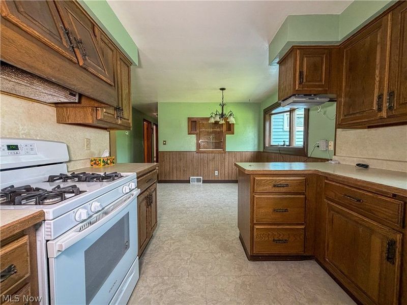53 Memorial Circle, Campbell, OH 44405 Photo 11