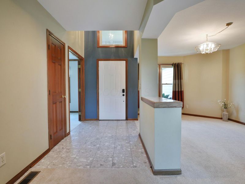 1048 Arcaro Drive, Gahanna, OH 43230 Photo 4