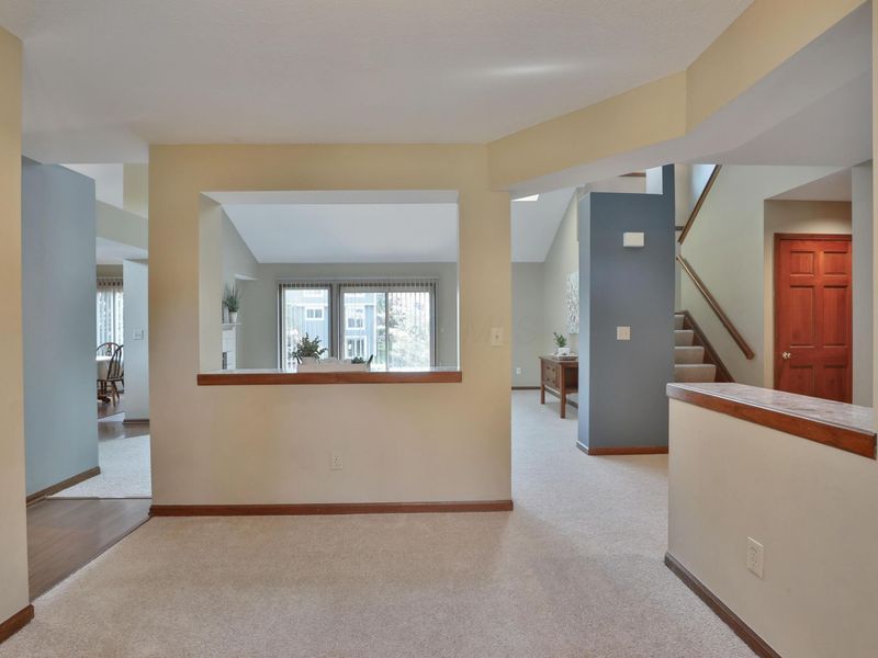 1048 Arcaro Drive, Columbus, OH 43230 Photo 5