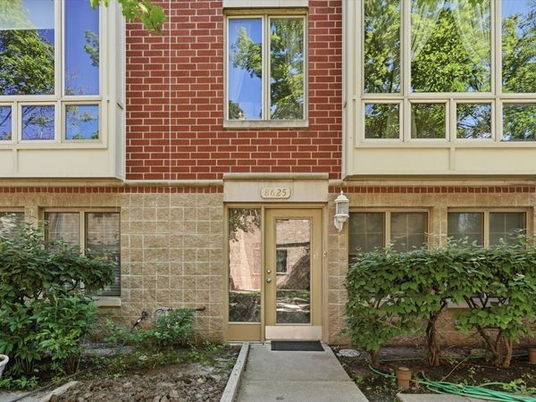 8625 Niles Center Road , Skokie, IL 60077