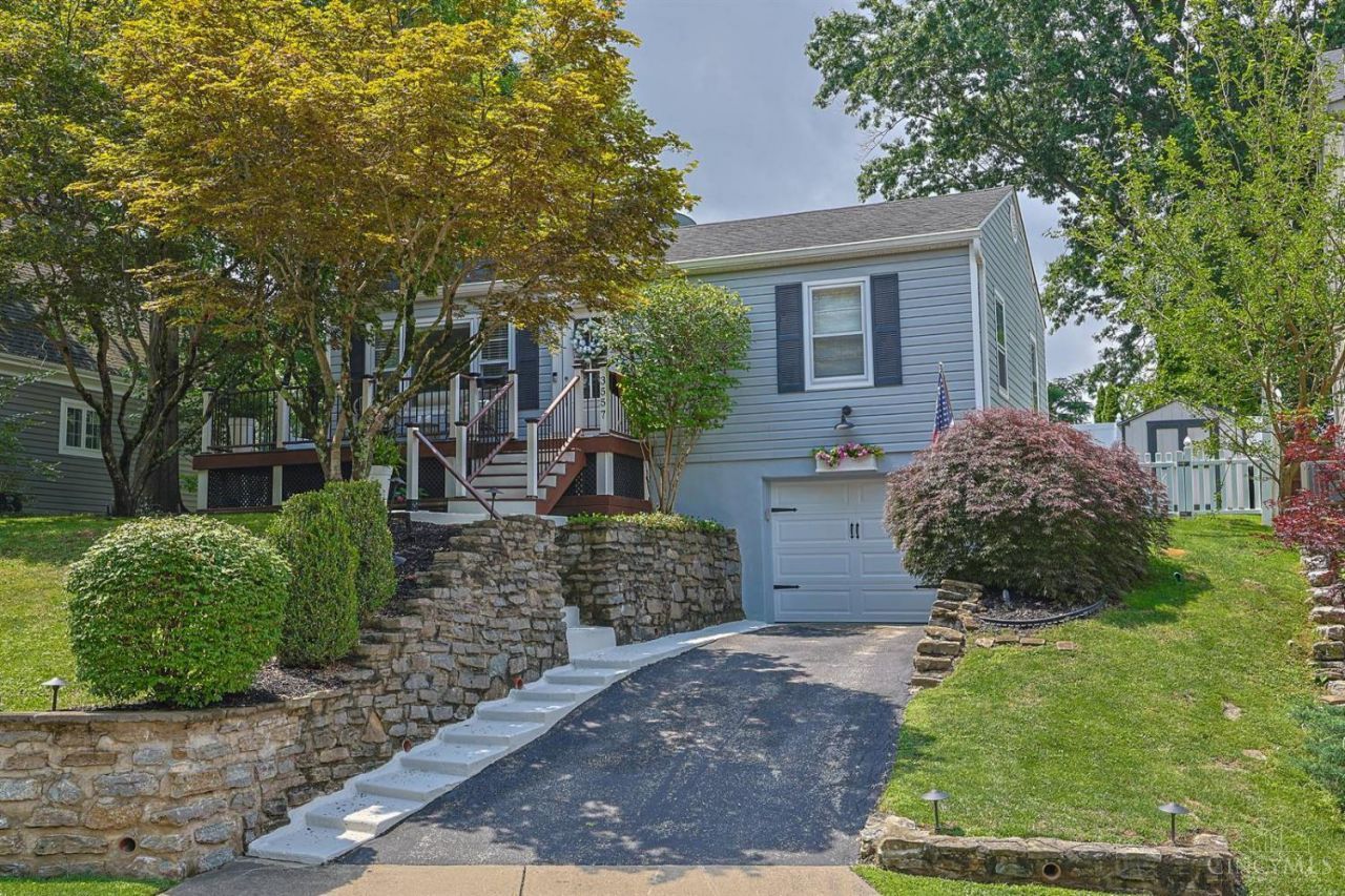3557 Grandin Road, Cincinnati, OH 45226 Main Photo