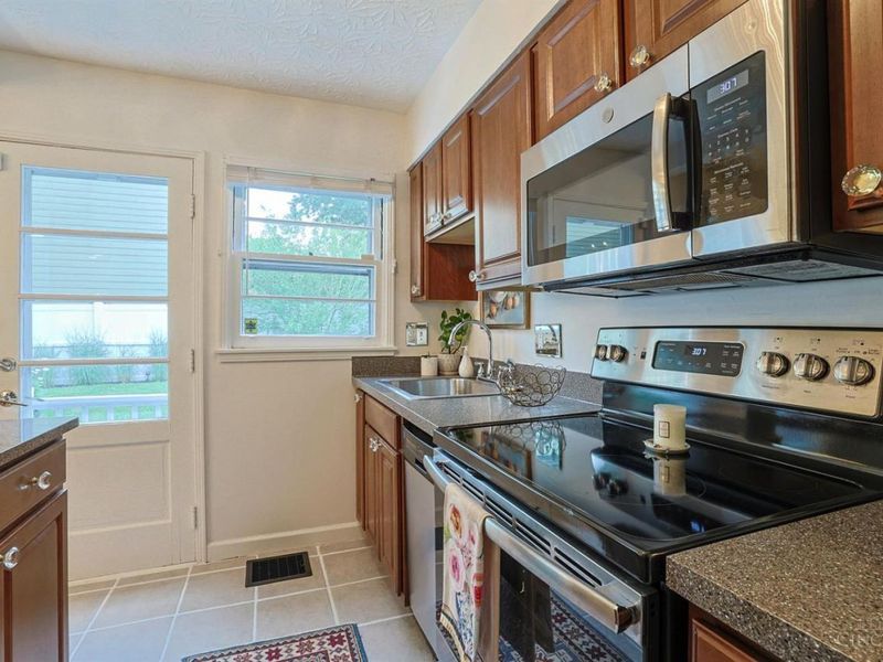 3557 Grandin Road, Cincinnati, OH 45226 Photo 15