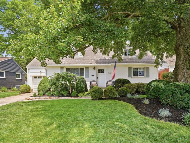 7814 Buckeye Crescent, Madeira, OH 45243 Photo 2
