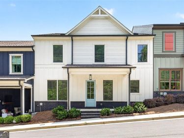 5619 Pine Street, Flowery Branch, GA 30542