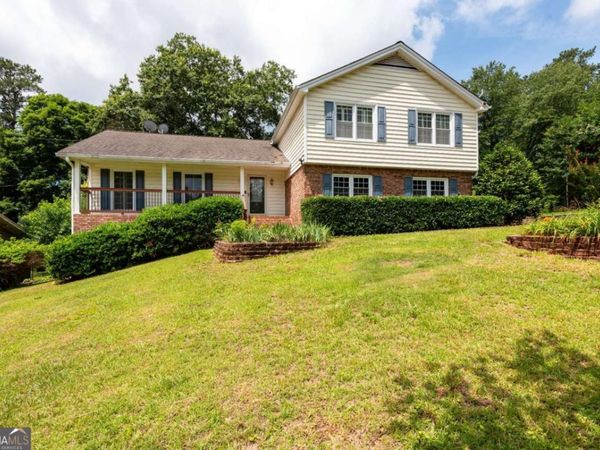721 Dorsey Circle SW, Lilburn, GA 30047
