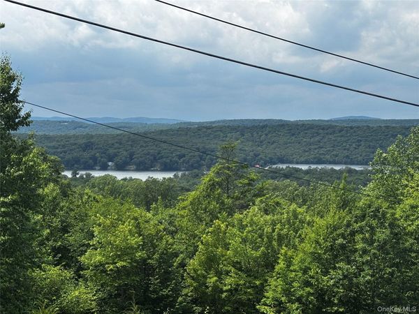 560 Oscawana Lake Road , Putnam Valley, NY 10579