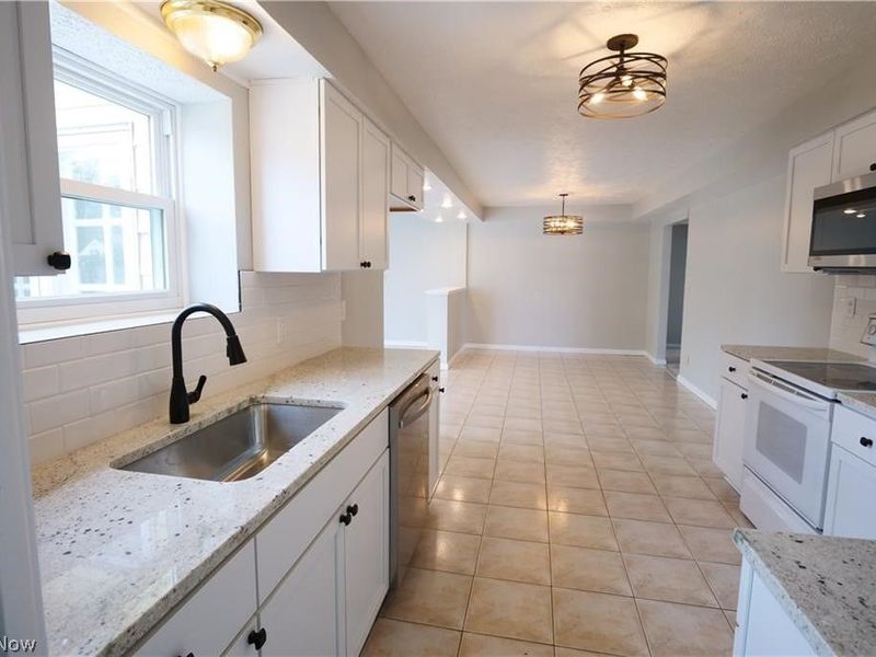 6751 Oakwood Road, Parma Heights, OH 44130 Photo 5