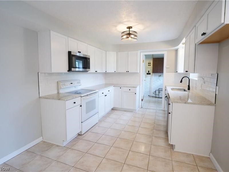 6751 Oakwood Road, Parma Heights, OH 44130 Photo 6