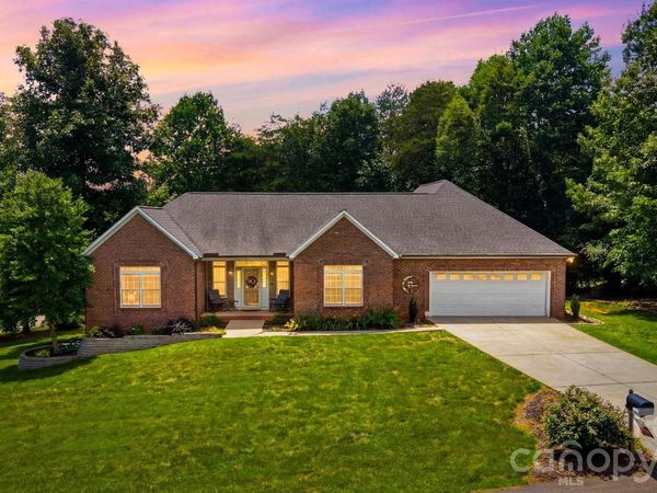 4305 Cottingham Drive, Hickory, NC 28602