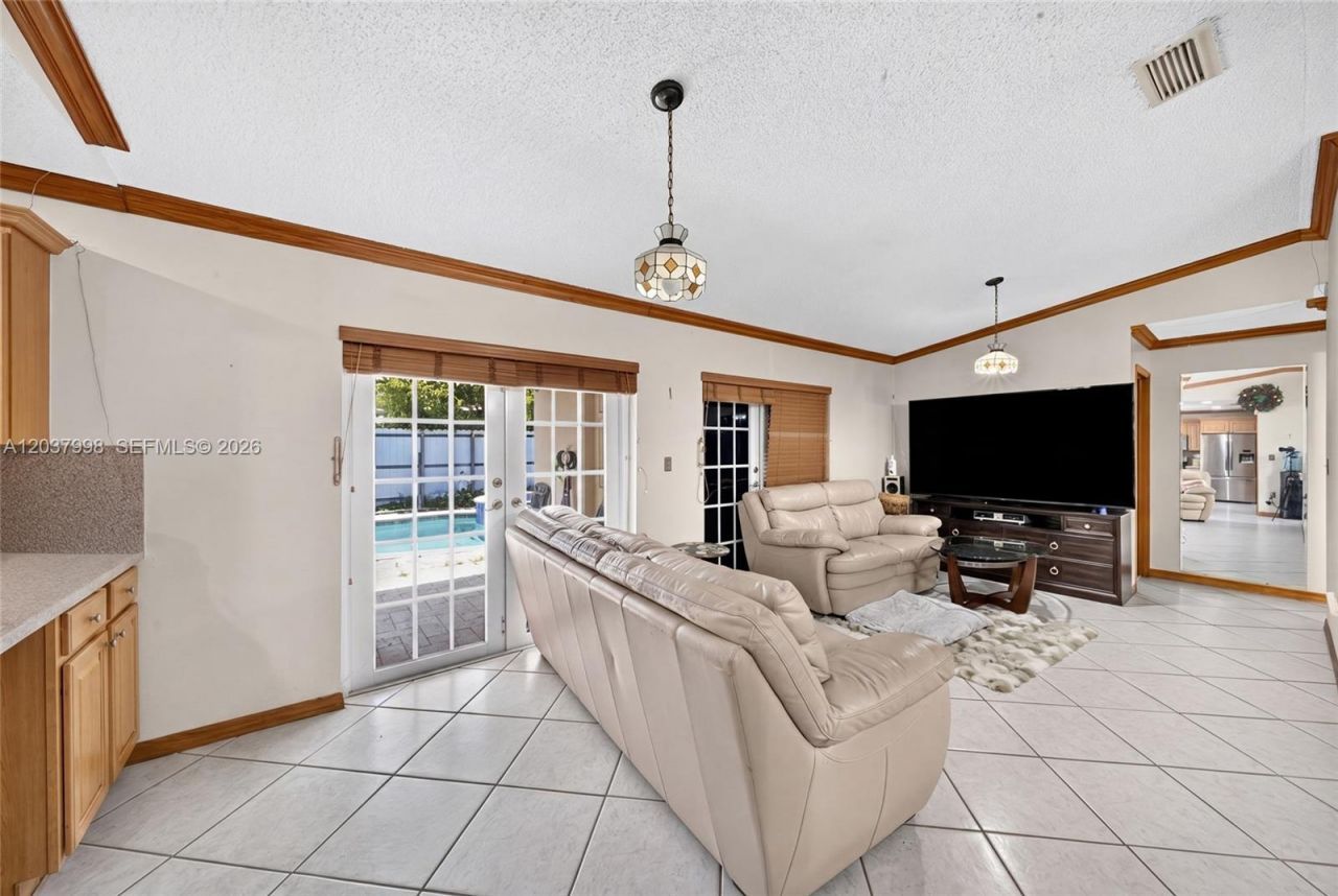 955 NW 128th Ct, Miami, FL 33182 Photo