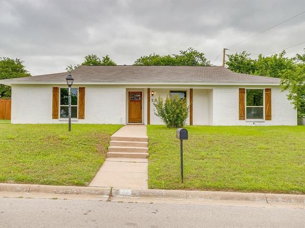 220 Rolling Hills Drive, Aledo, TX 76008