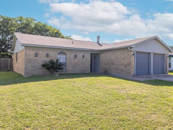1128 E Georgian Road, Saginaw, TX 76179