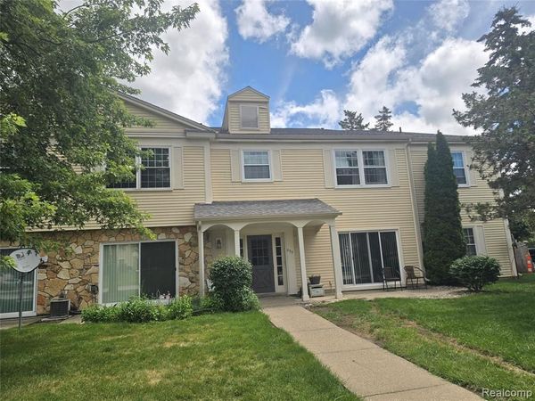 833 Bloomfield Village Boulevard , Auburn Hills, MI 48326
