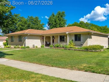 6805 Emerald Shores Drive, Troy, MI 48085