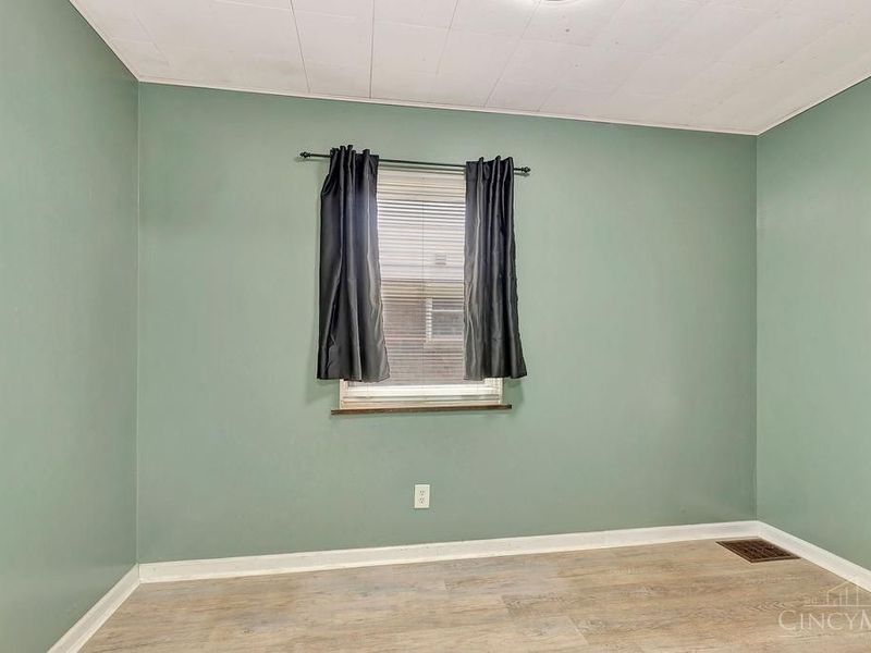 5654 Surrey Avenue, Green Township, OH 45248 Photo 10